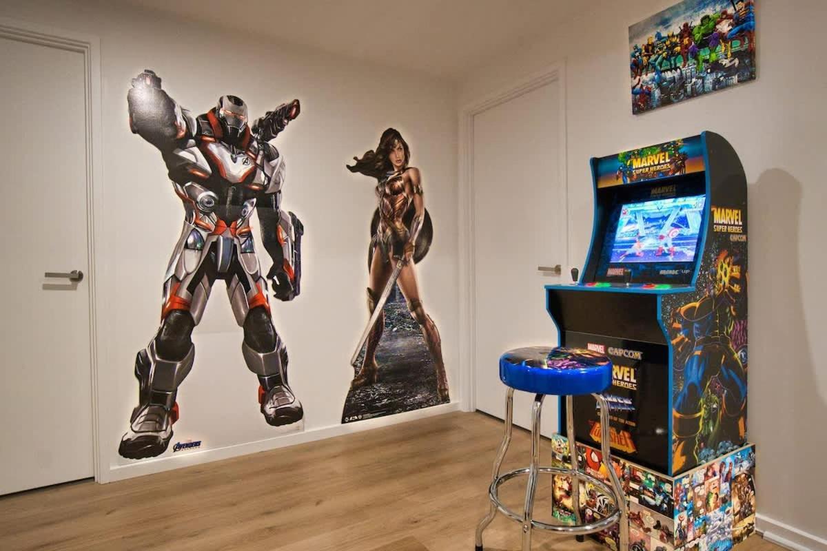 Apartament Dc Vs Marvel Theme Ft Arcade Machine Pool Gym Sauna Bbq Adelajda Zewnętrze zdjęcie